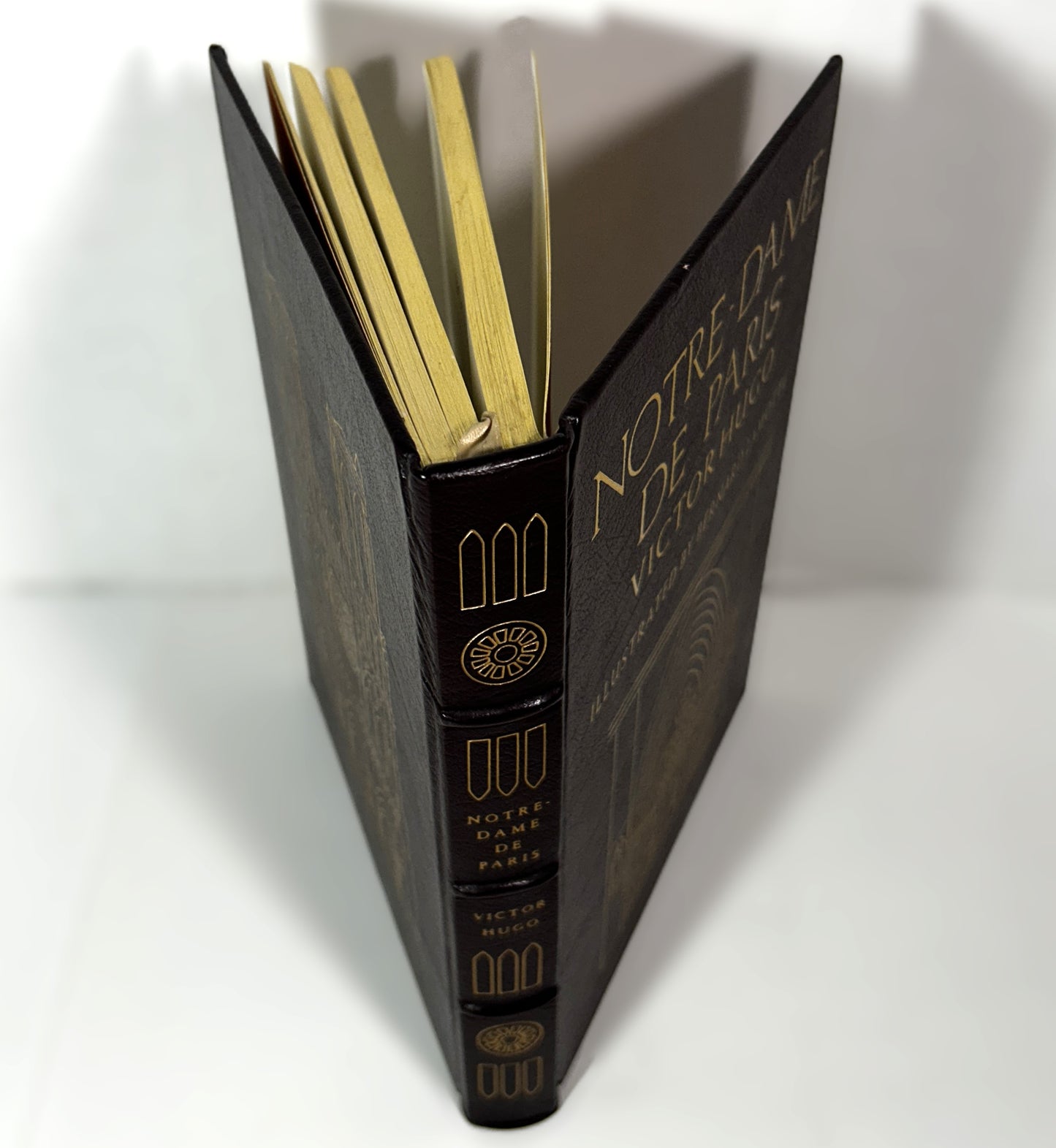 Easton Press: Notre-Dame de Paris by Victor Hugo Illustrated by Bernard Lamotte 1992