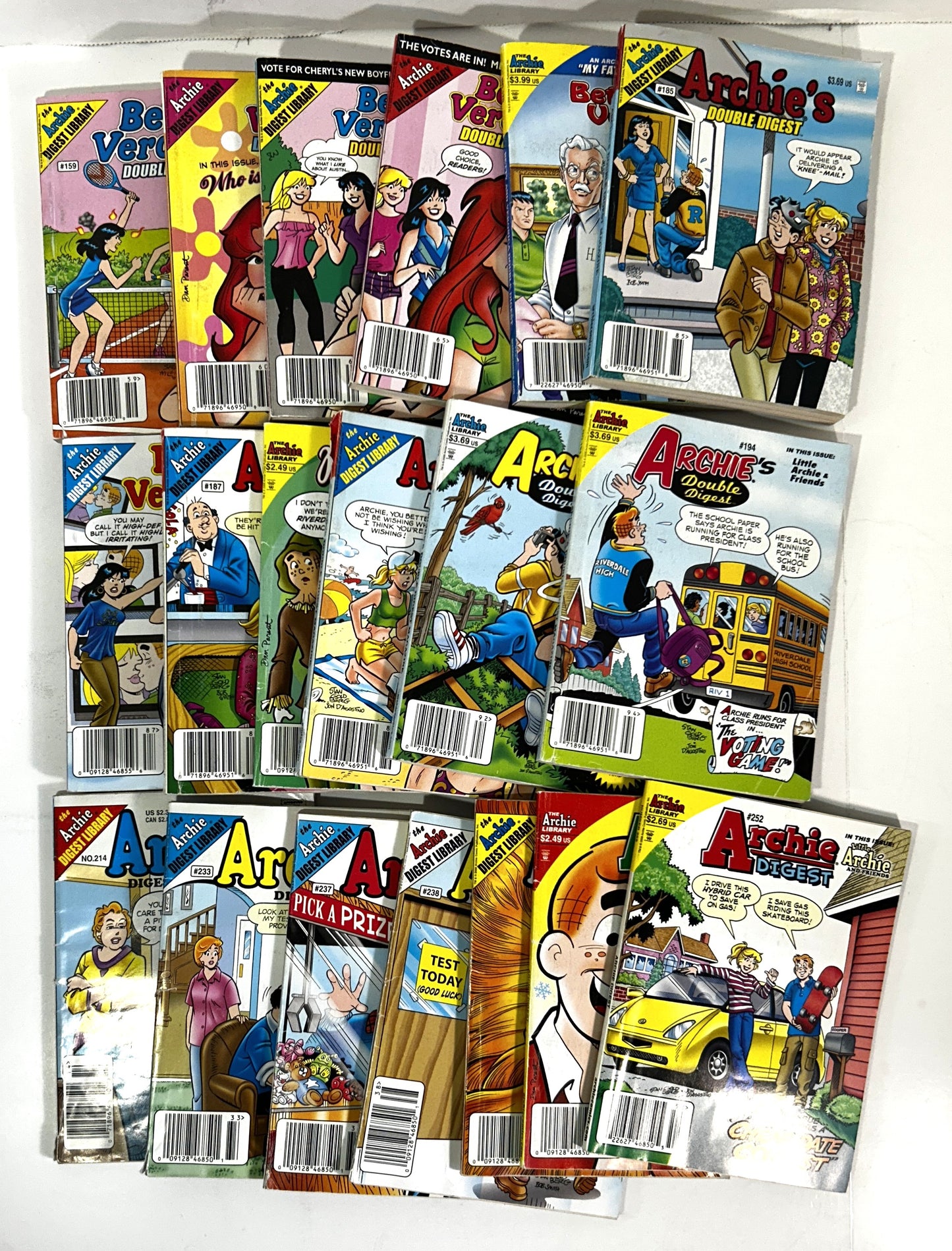 Lot of 38 Archie Digests circa 2000s
