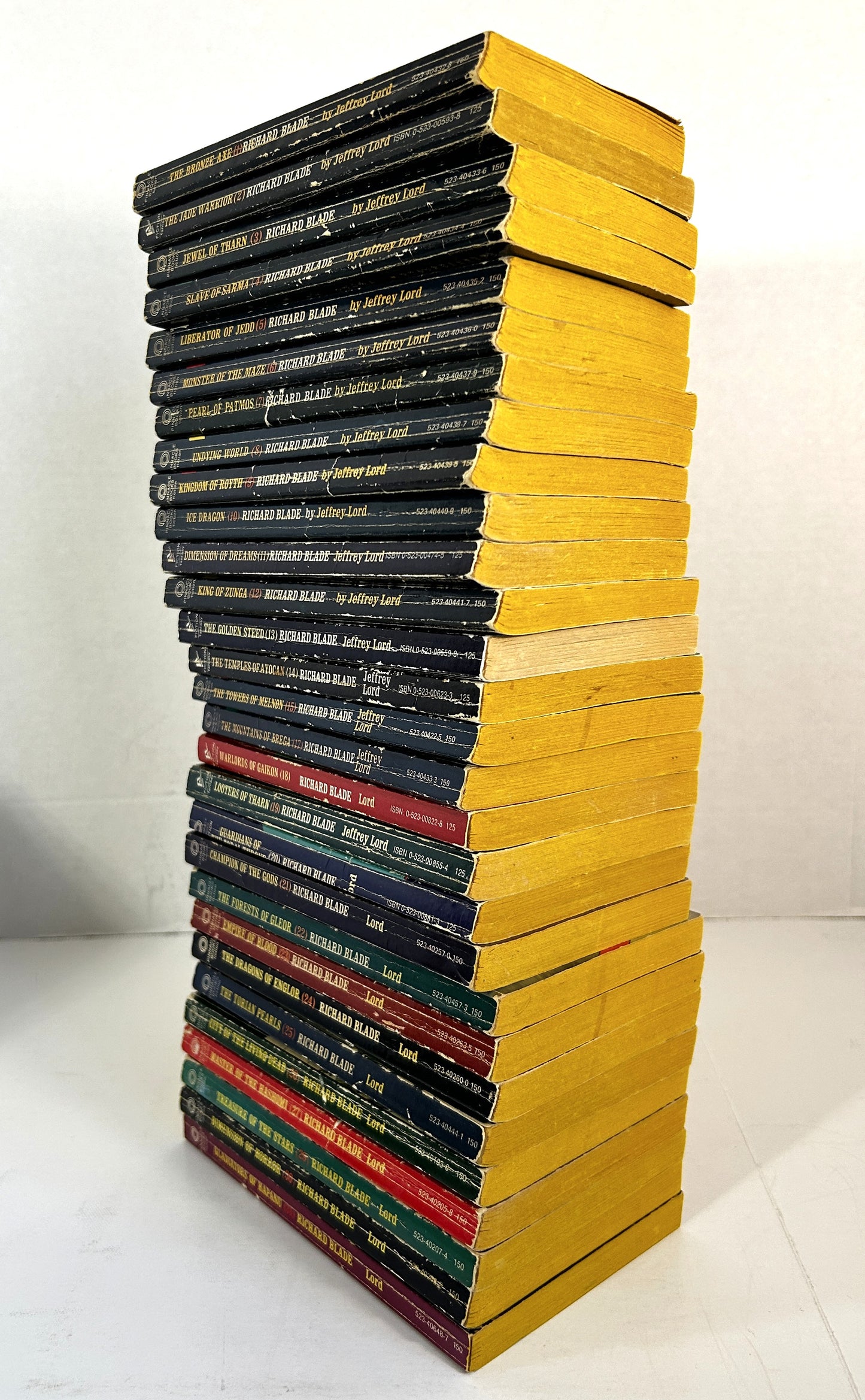 Lot of 29 Blade by Jeffrey Lord c 1970s