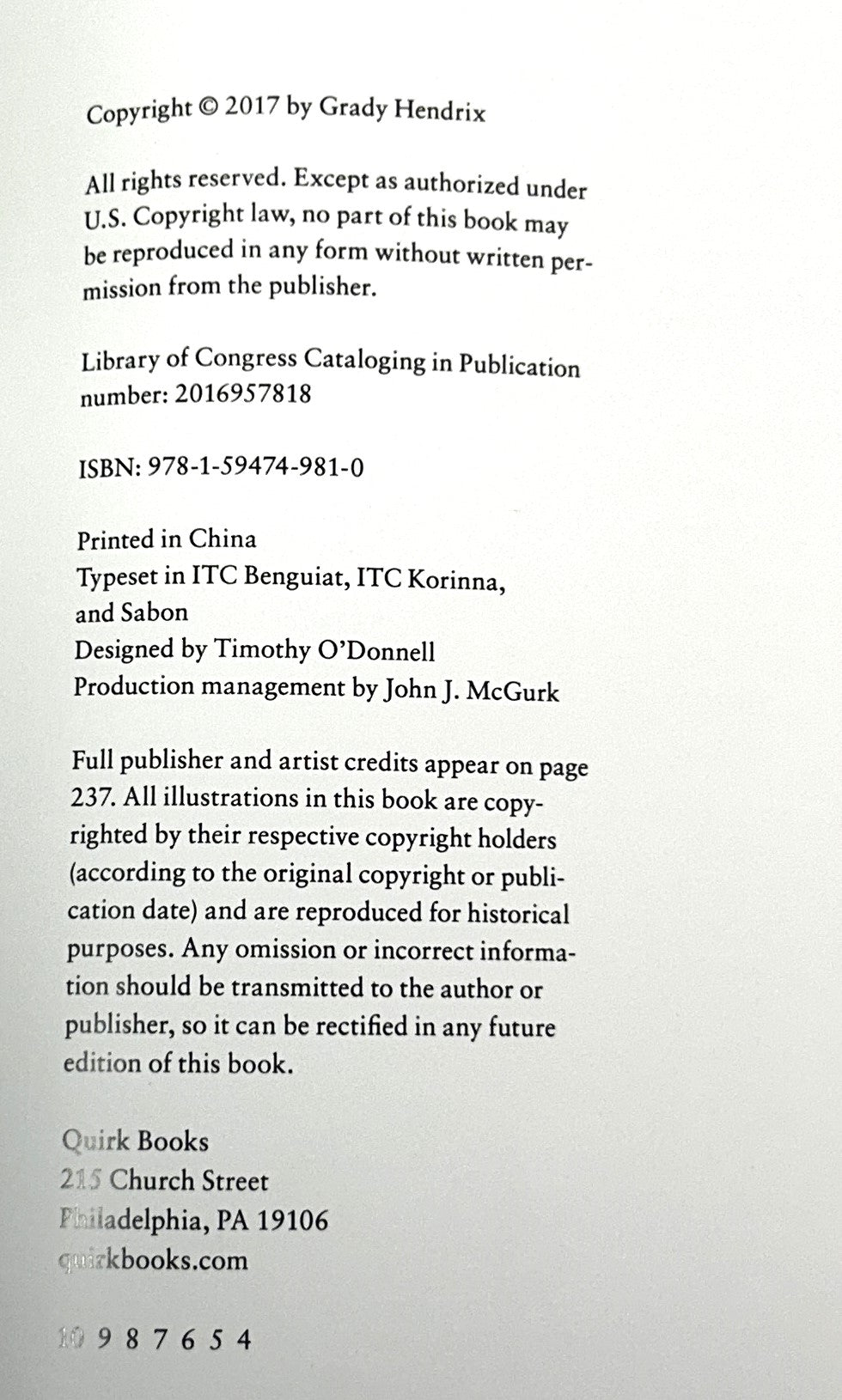 Paperbacks from Hell: The Twisted History of '70s & '80s Horror Fiction by Grady Hendrix 2017