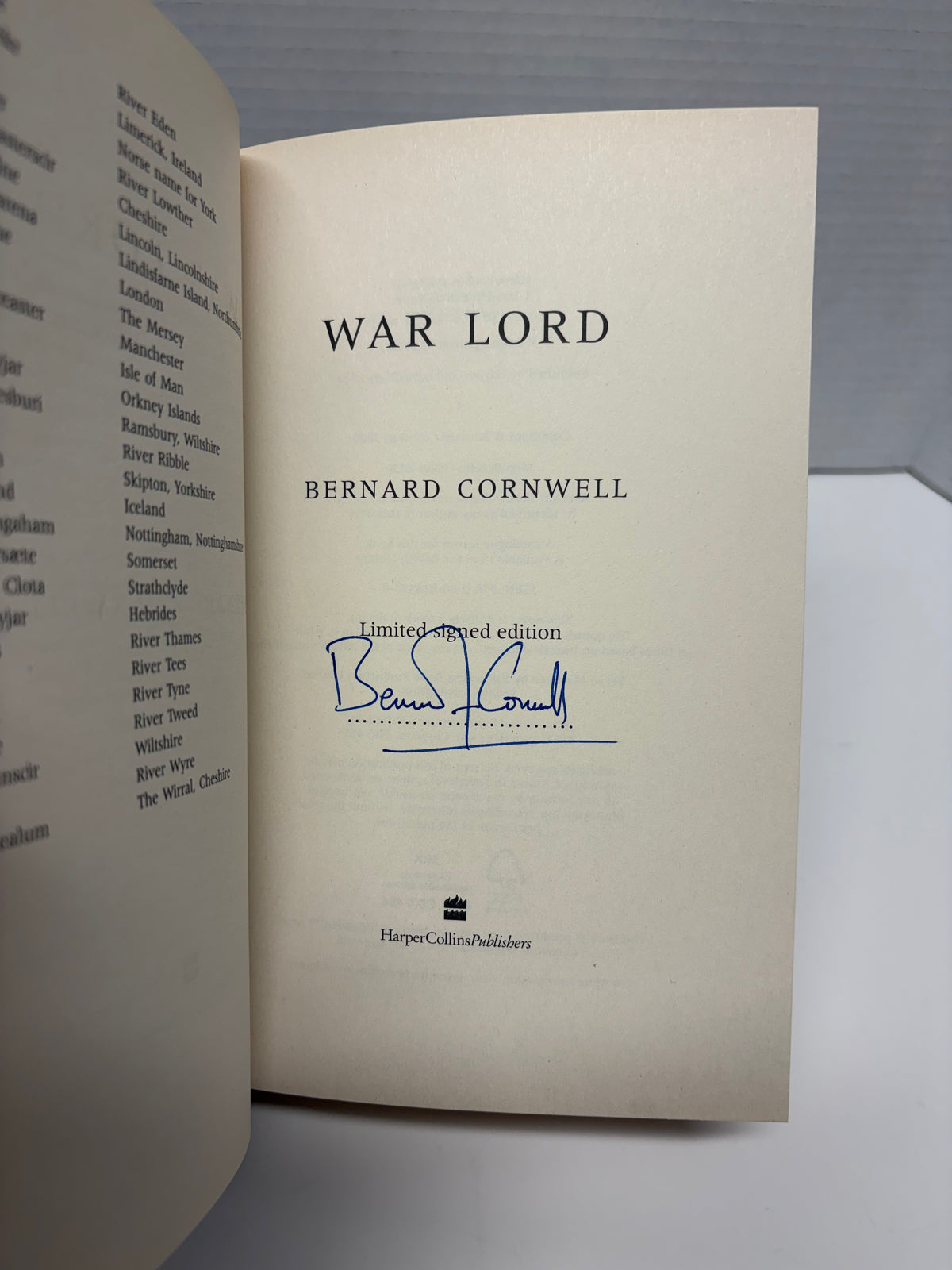 War Lord By Bernard Cornwell Hardcover UK 1st Edition SIGNED!
