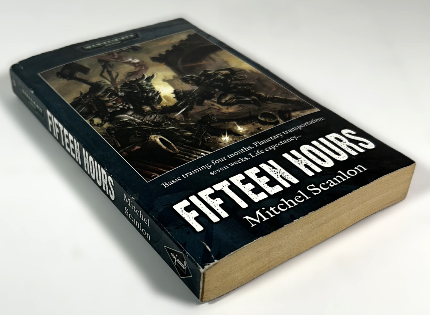 Warhammer 40,000: Fifteen Hours by Mitchel Scanlon 2005