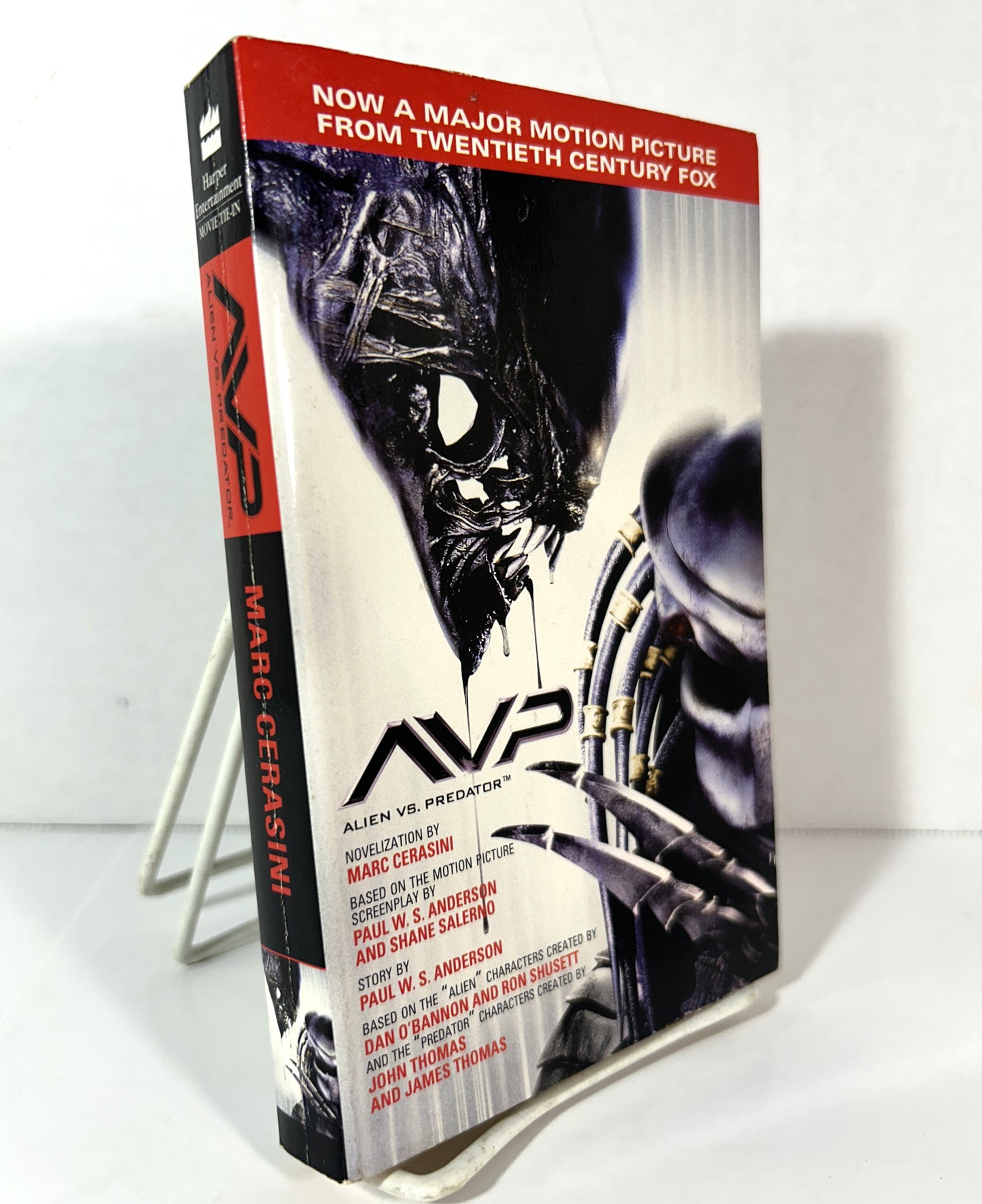 Alien vs. Predation (AVP) by Marc Cerasini 2004 1st Printing