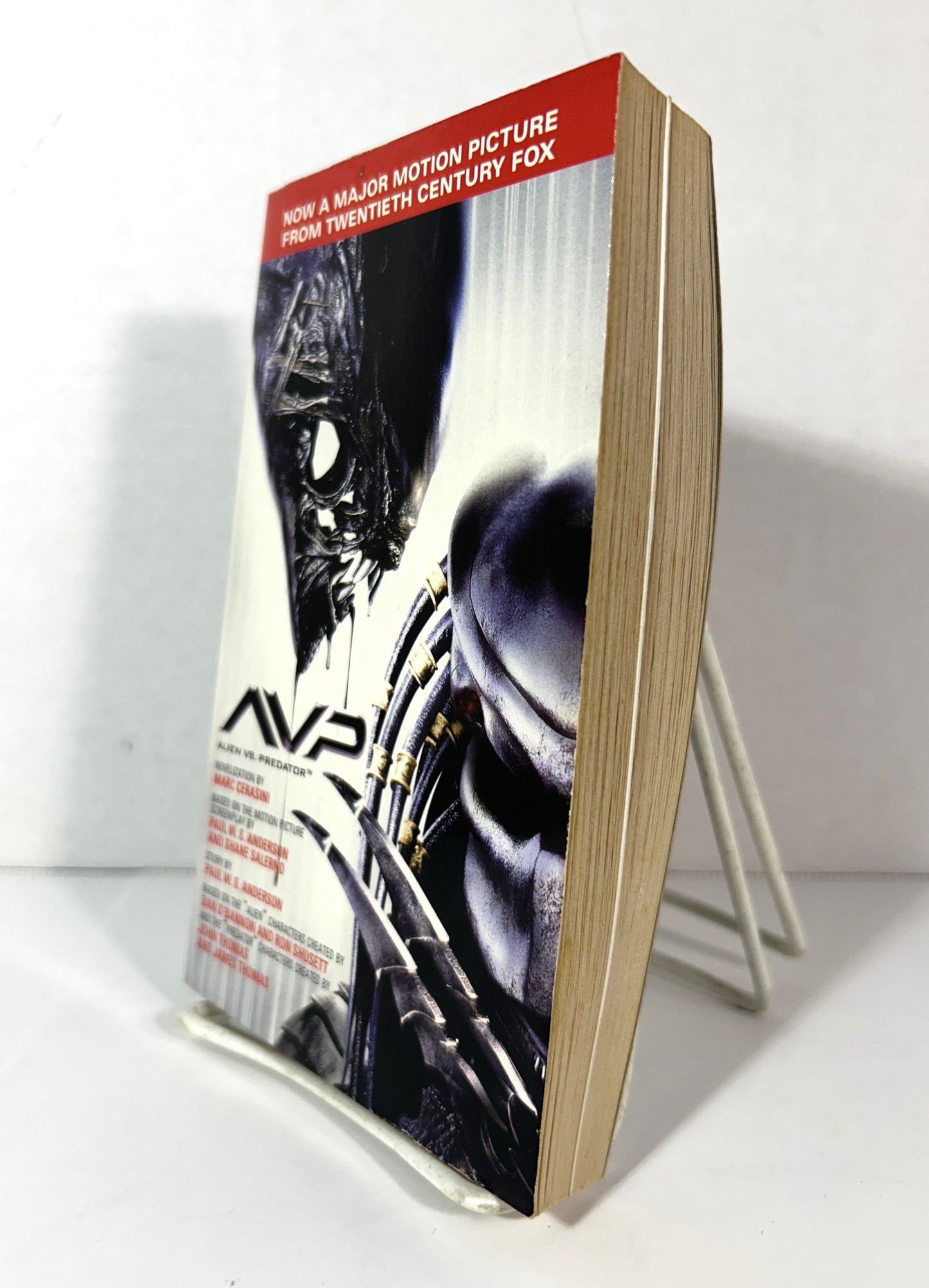Alien vs. Predation (AVP) by Marc Cerasini 2004 1st Printing