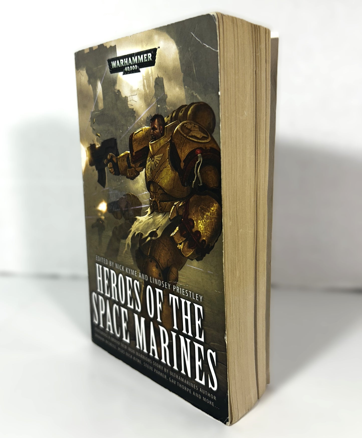 Warhammer 40,000: Heroes of the Space Marines by Nick Kyme & Lindsey Priestley 2009