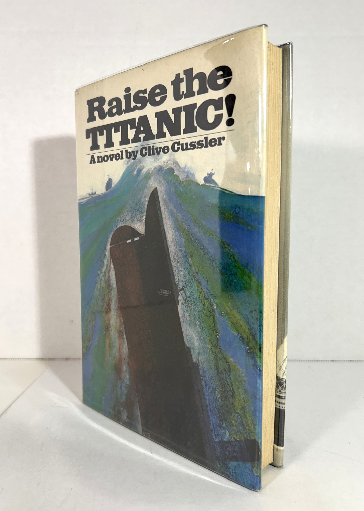 Raise the Titanic! by Clive Cussler 1976 1st Edition 1st Printing