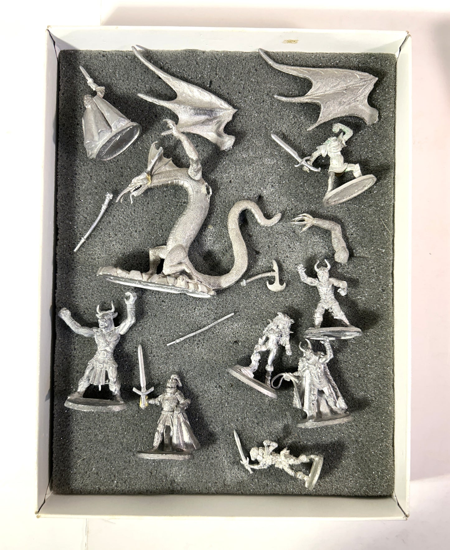 Official Dungeons & Dragons: Dragon Lance: Villains 9 Miniatures